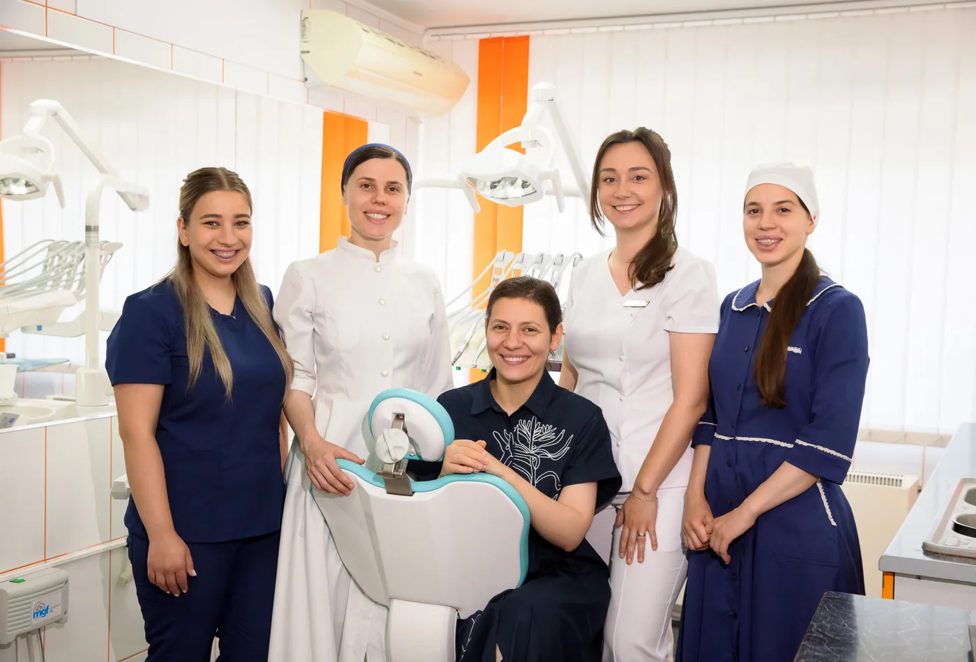 Echipa completă Blue Dental Galați în cabinetul stomatologic